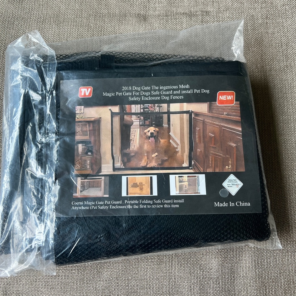 Magic Pet Gate (As Seen on TV) Ingenious Mesh, Portable Dog-Pet Gate NEW